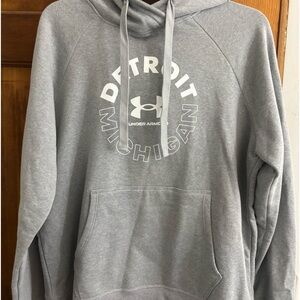 I am selling a woman’s Under Armour sweatshirt brand new tags still on it.